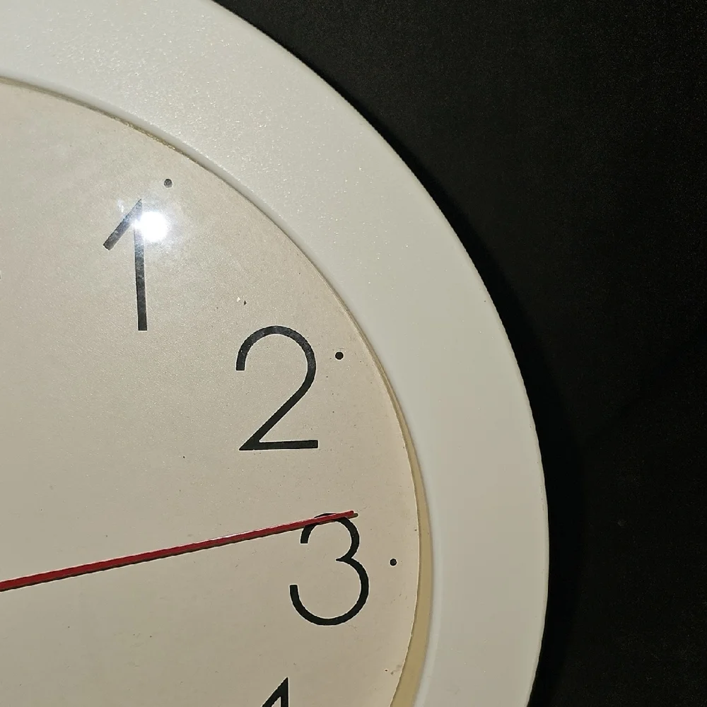 Vintage clock tenon White Wall Multicolor Hands 1980s Decor Mid Century Modern